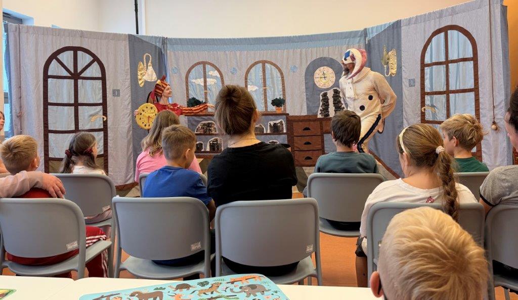 Teatr za Jeden Usmiech performance for young patients at the T. Marciniak Hospital in Wroclaw